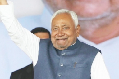 Nitish Kumar gives up Home Ministry after Two Decades