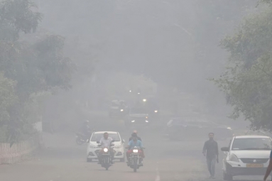 Toxic Haze Covers Delhi For Second Day