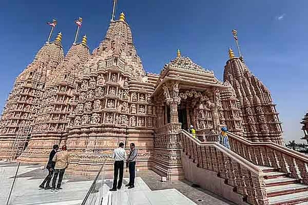 Abu Dhabi's BAPS Hindu Mandir Reopens after 40 Days Abu Dhabi's BAPS Hindu Mandir Reopens after 40 Days
